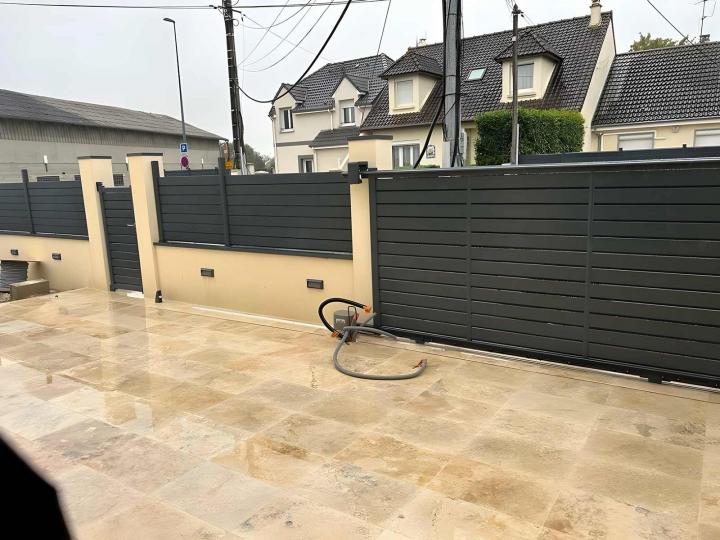 Nous installons des portails métalliques solides.